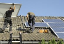 Кабмин упростил установку солнечных панелей на зданиях