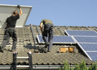 Кабмин упростил установку солнечных панелей на зданиях