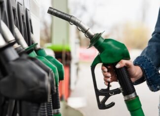 Шмыгаль: Украина обеспечена топливом более чем на 20 дней, цены рыночные