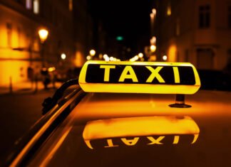 Киев разрешил работу такси во время комендантского часа