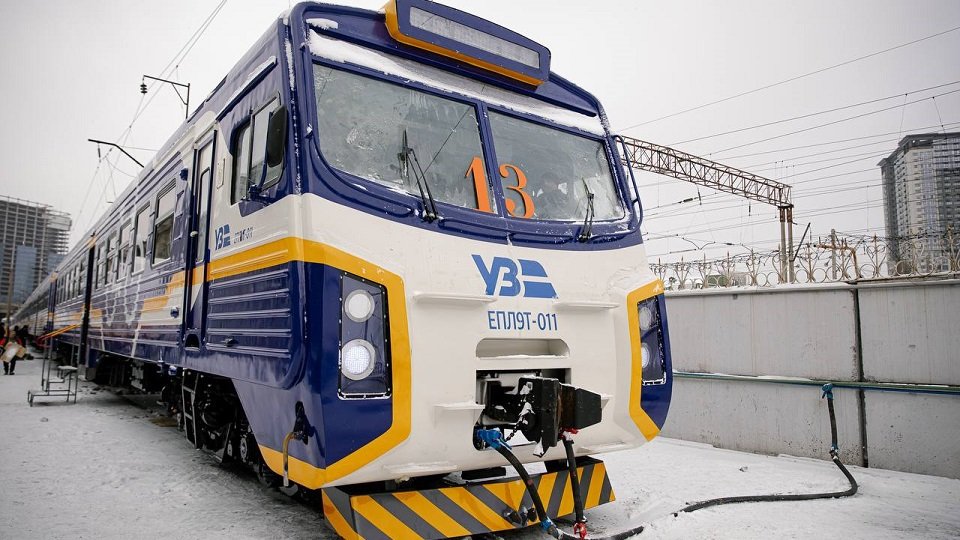 УЗ восстановила электропоезд ЭПЛ9Т-011: будет курсировать в киевской агломерации – фото, видео