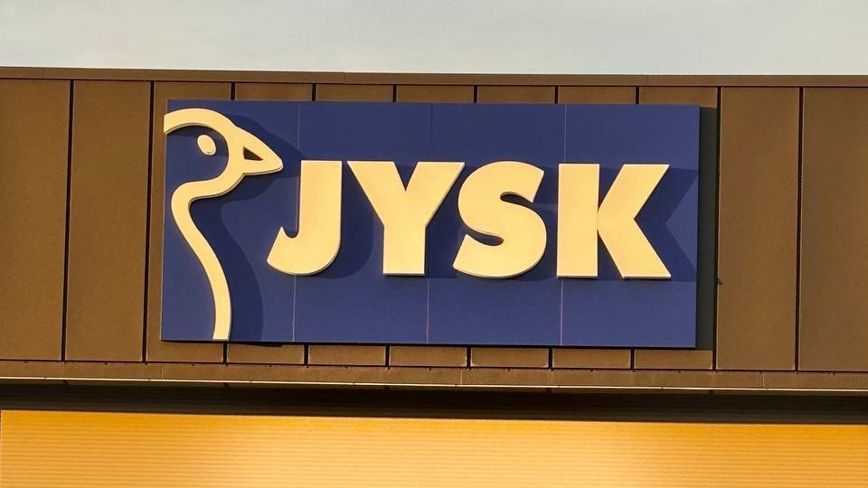 Россия атаковала магазин JYSK в Запорожье дронами и КАБами