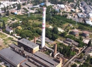 «Цель очевидна – оставить Херсон без тепла». Россияне снова обстреляли ТЭЦ на юге Украины