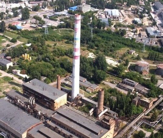 «Цель очевидна – оставить Херсон без тепла». Россияне снова обстреляли ТЭЦ на юге Украины