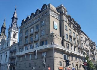 Украинское Дунайское пароходство отстояло здание пароходства в центре Будапешта