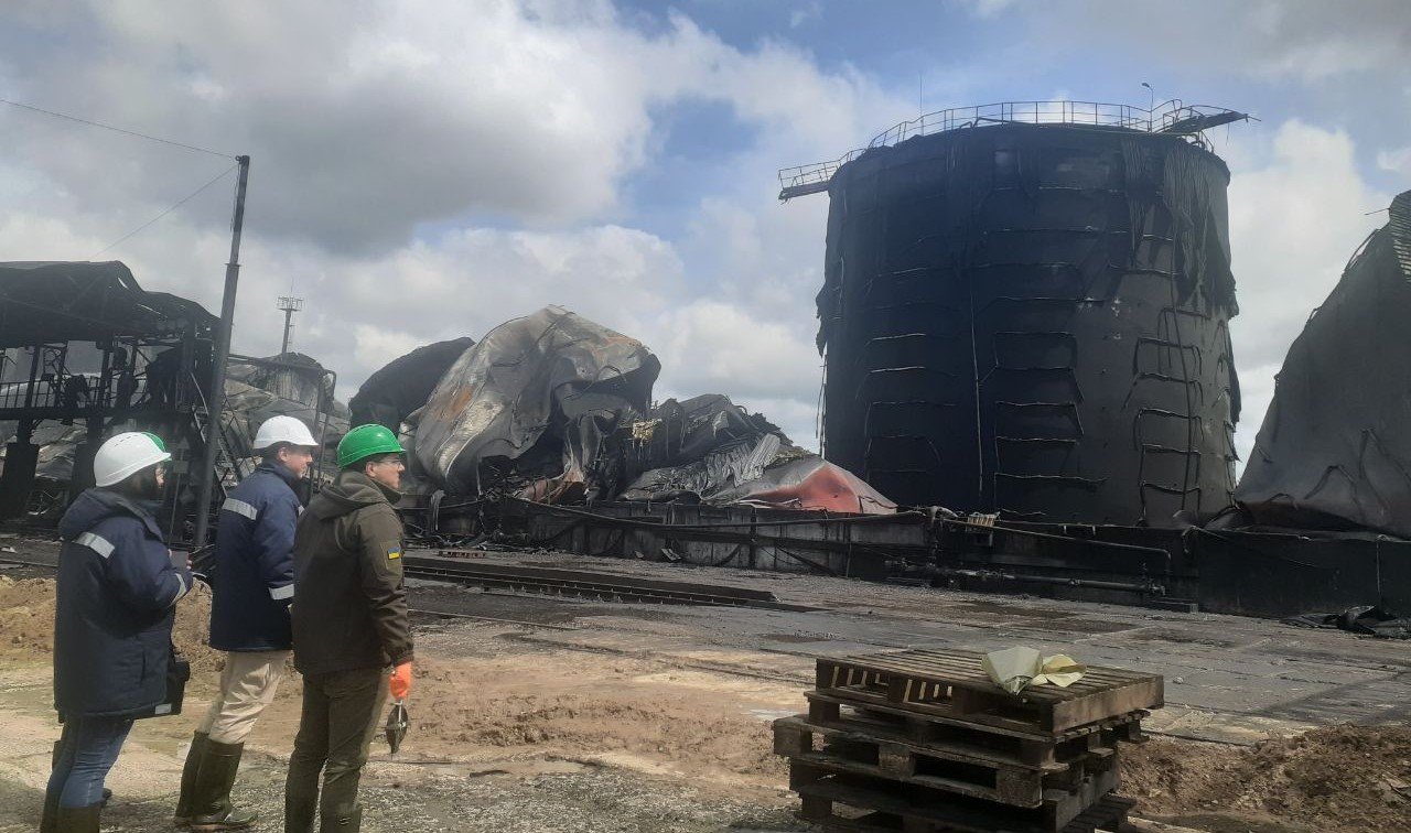 По колено в масле. Что на самом деле угрожает Украине после уничтожения Олейной и портов цистерн?