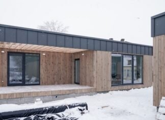 Япония передала селу под Киевом модульные дома: с солнечными панелями и Starlink – фото