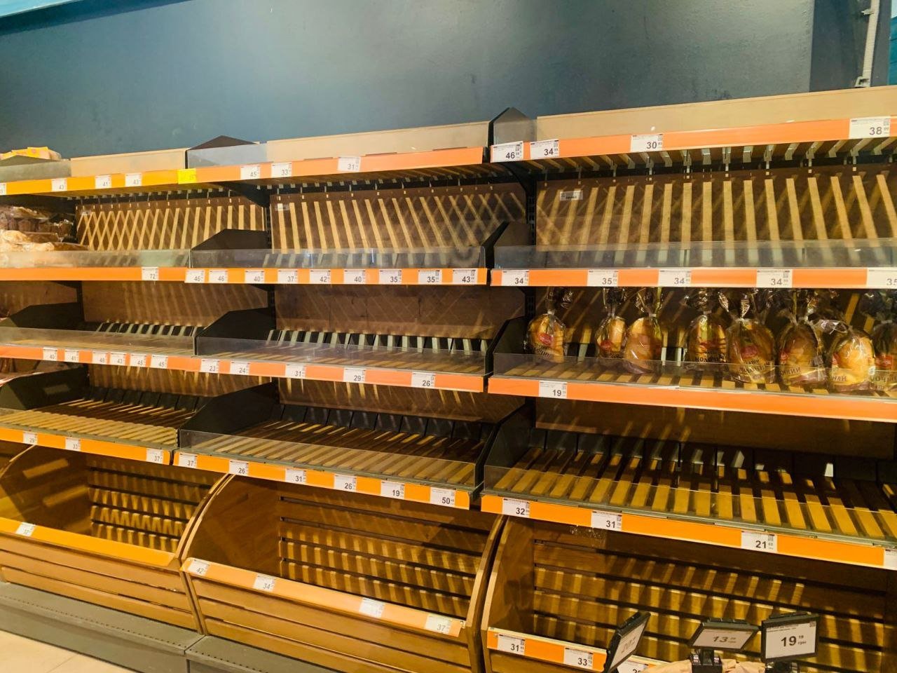 Пустые полки из-за ажиотажа, а не дефицита – ассоциация пекарей о ситуации с хлебом в Киеве