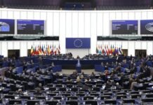 Европарламент заморозил одобрение торгового соглашения между ЕС и США из-за тарифных угроз Трампа