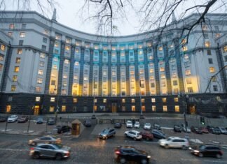 Кабмин сохранил режим лицензирования и квот на экспорт дерева и лома на 2026 год