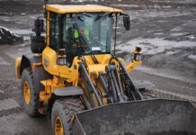 В Запорожье в результате атаки дрона погиб водитель экскаватора