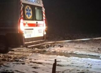 В Запорожском районе спасатели помогли отбуксировать карету «скорой»