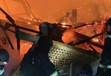 В Запорожском районе обстрелы привели к возгоранию магазина, дома и автомобилей