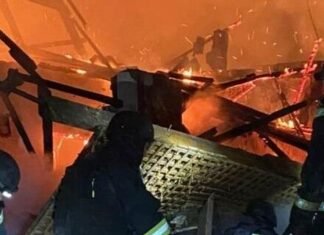 В Запорожском районе обстрелы привели к возгоранию магазина, дома и автомобилей