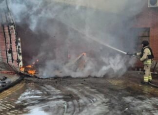 В Запорожской области вражеские атаки вызвали четыре пожара: горели дома и склад, – ГСЧС