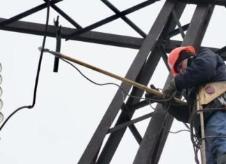 В Запорожье возобновили электроснабжение потребителей, обесточенных из-за обстрела из РСЗО