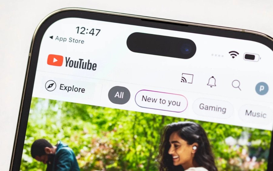 Хочеш слухати — плати: YouTube офіційно підтвердив нову заборону для користувачів без підписки