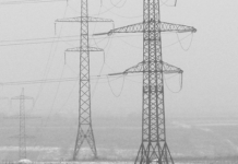 В Запорожском районе энергетики запитали большинство потребителей, обесточенных из-за обстрела