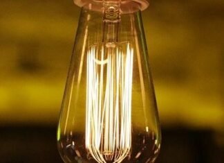 После ночной атаки на Запорожье и район свет вернули для более чем 14 тысяч семей