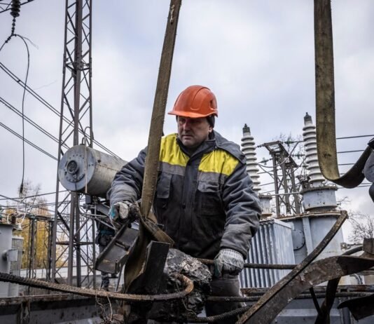 Сделали невозможное: энергетики восстановили свет, тепло и воду в Кривом Роге