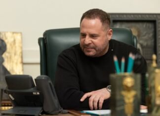 Ермак восстановил право на адвокатскую деятельность после ухода из ОП и обещаний уйти на фронт