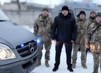 «Украинская команда» передала машину скорой помощи 143 ОМБр, — Палатный