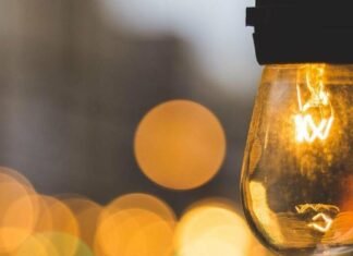 Более 300 домов в Запорожье снова со светом после аварий и обстрелов