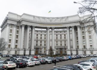 Украинцам рекомендуют выезжать из Ирана: как это сделать