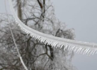 В Запорожской области на новогодние праздники из-за обстрелов обесточивались более 8 тысяч жилищ
