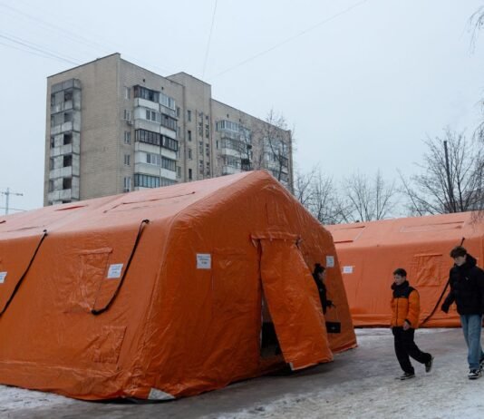 Киев почти на 60% без электричества, 4000 домов до сих пор без тепла, — Зеленский