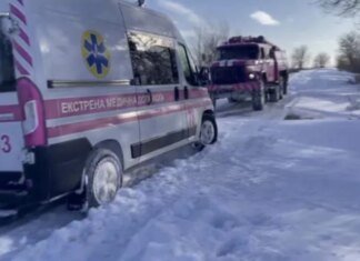 Из-за непогоды в Запорожье спасатели помогли двум автомобилям «скорой»