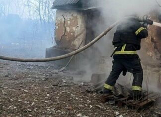 Спасатели ГСЧС потушили последствия обстрелов и пожаров в Запорожской области: есть пострадавшие