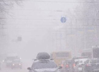 В Запорожской области спасатели призывают водителей соблюдать осторожность на дорогах в связи с ухудшением погоды