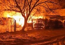 В Запорожье возник пожар в результате вражеского попадания