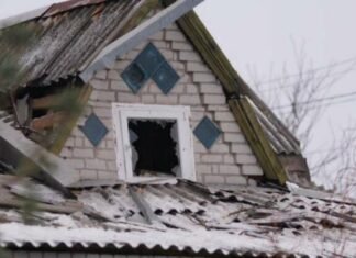 В результате атаки в Запорожье повреждены 39 частных домов и помещения торгового центра