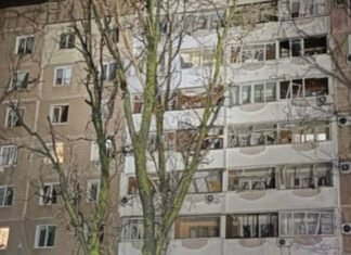 Российские войска ударили по жилому дому в Запорожье: есть пострадавший