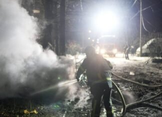 Россияне второй раз за день атаковали Запорожье: повреждена многоэтажка