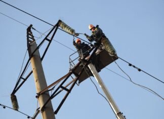 В Украине начали вводить аварийные отключения света: где не действуют графики