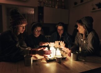 Киев переходит на временные графики отключений света