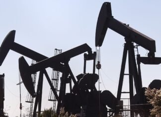 Санкции сработали: в России обвалилась добыча нефти, — Bloomberg