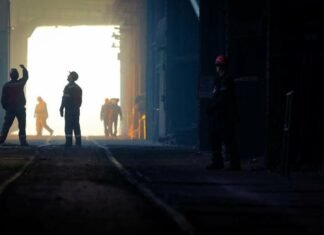 Из-за вражеских обстрелов снова обесточен комбинат «Запорожсталь»