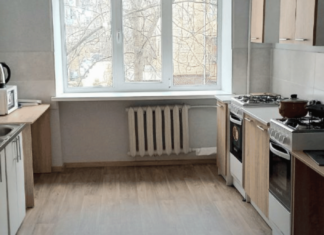 В Запорожье открыли отремонтированные комнаты для переселенцев