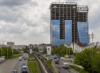 Цена на недостроенный небоскреб Sky Towers в Киеве упала до 662 млн грн