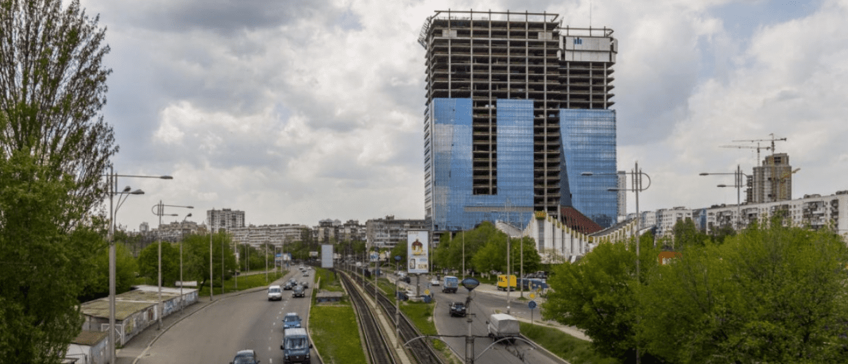 Цена на недостроенный небоскреб Sky Towers в Киеве упала до 662 млн грн