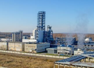 Суд начал банкротство Карпатнефтехима по заявлению Укрэксимбанка