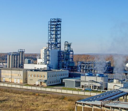 Суд начал банкротство Карпатнефтехима по заявлению Укрэксимбанка