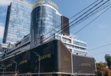 Киевский небоскреб «Гулливер» возобновил работу после трехмесячного перерыва
