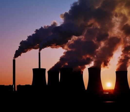 Европарламент принял закон о климатических целях: сокращение выбросов на 90% до 2040 года