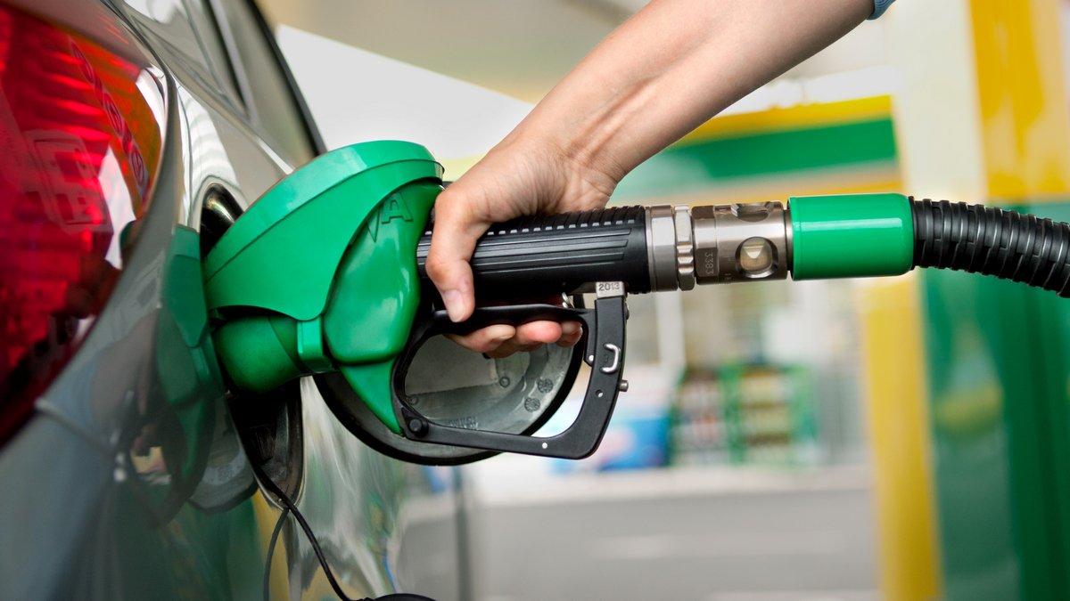 Борьба с теневым рынком горючего: налоговая за год аннулировала почти 900 лицензий