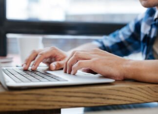 Общественный вещатель Литвы LRT прекратил работу украиноязычной версии сайта: причины